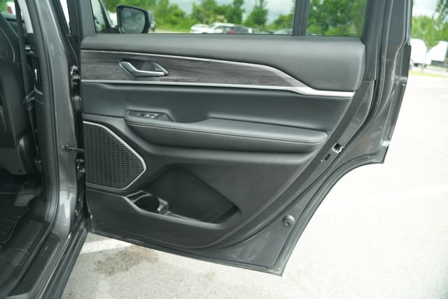 Used 2021 Jeep Grand Cherokee L Limited AWD/4WD image 23