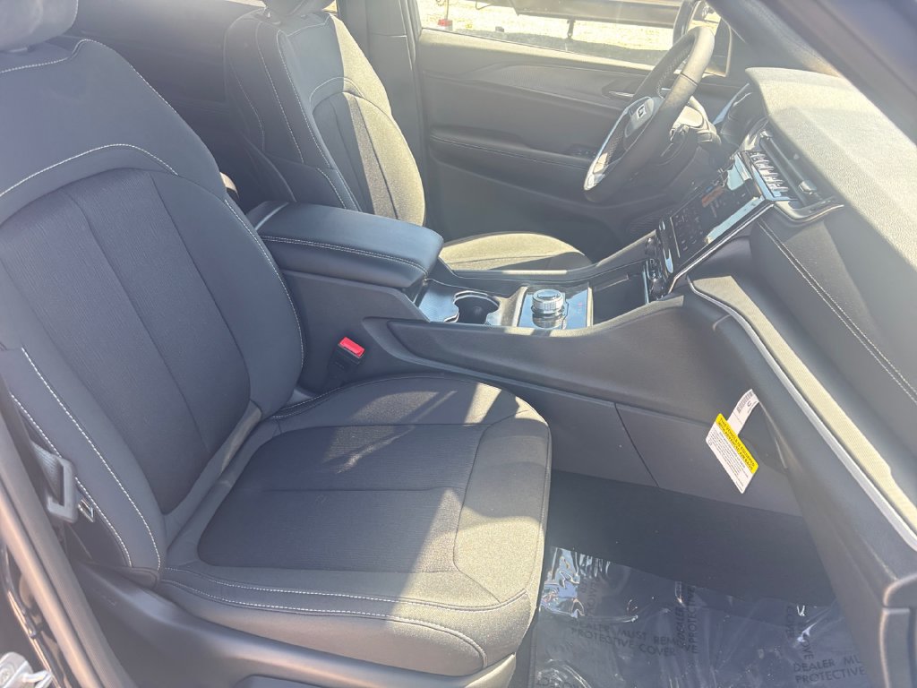 New 2025 Jeep Grand Cherokee Laredo X w/ Luxury Tech Group I AWD/4WD image 34