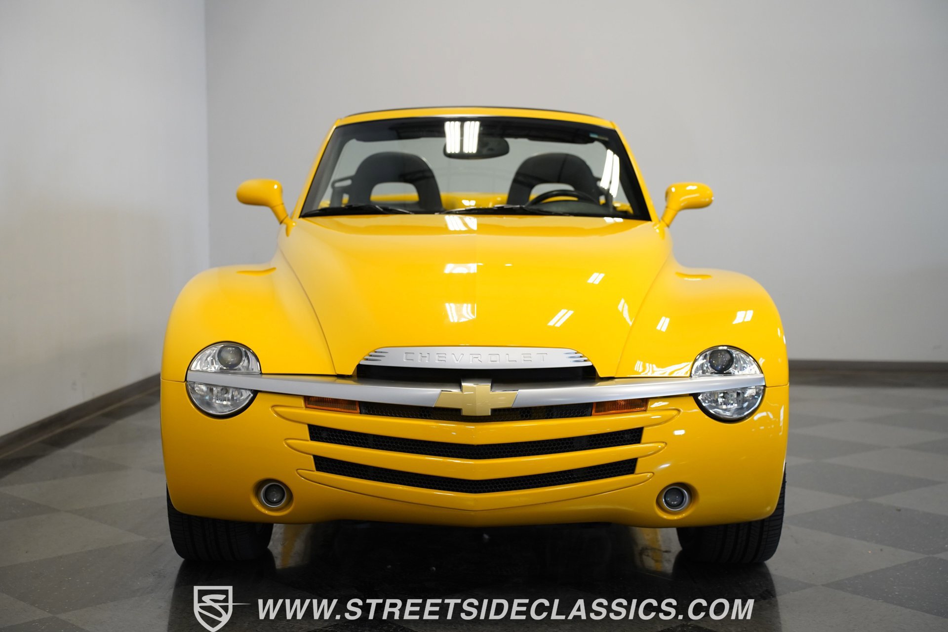 Used 2005 Chevrolet SSR w/ Preferred Equipment Group image 25