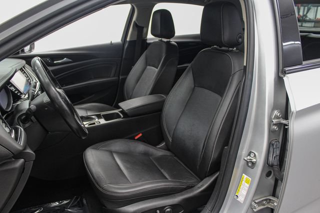 Used 2018 Buick Regal Essence FWD image 19