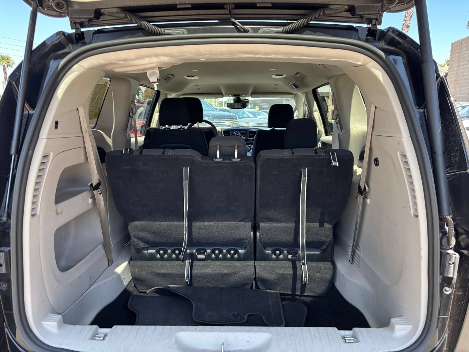 Used 2024 Chrysler Voyager LX FWD image 33
