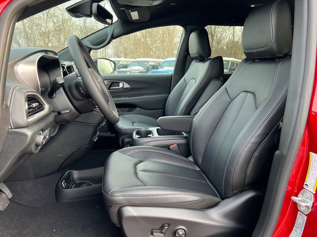 New 2026 Chrysler Pacifica Select image 4