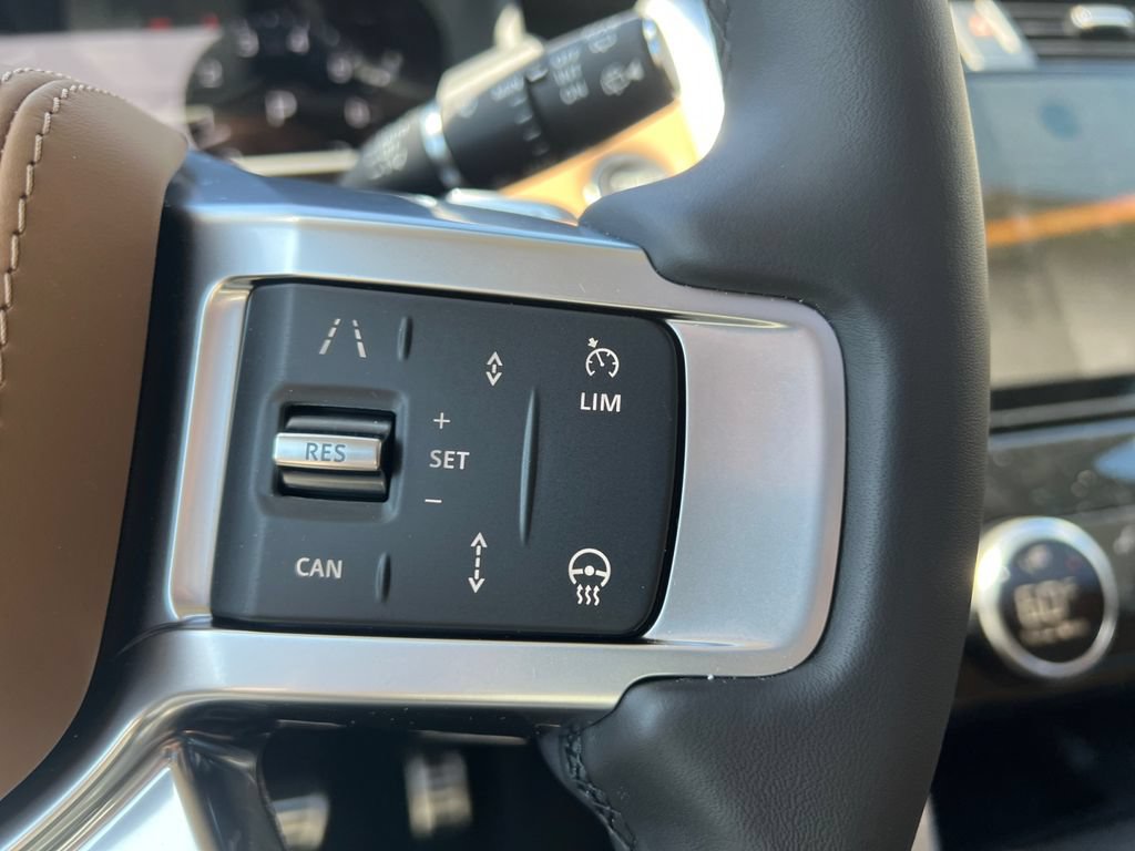 New 2025 Land Rover Discovery Metropolitan Edition AWD/4WD image 16