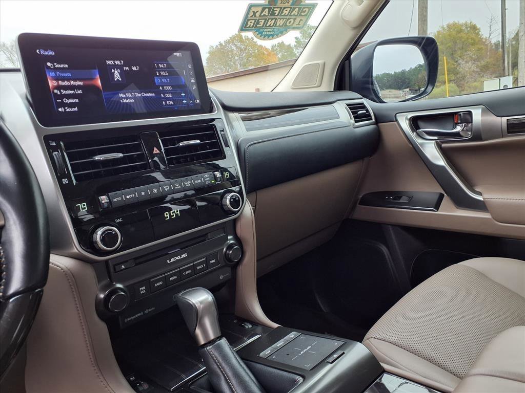 Used 2022 Lexus GX 460 Premium w/ Accessory Package image 13