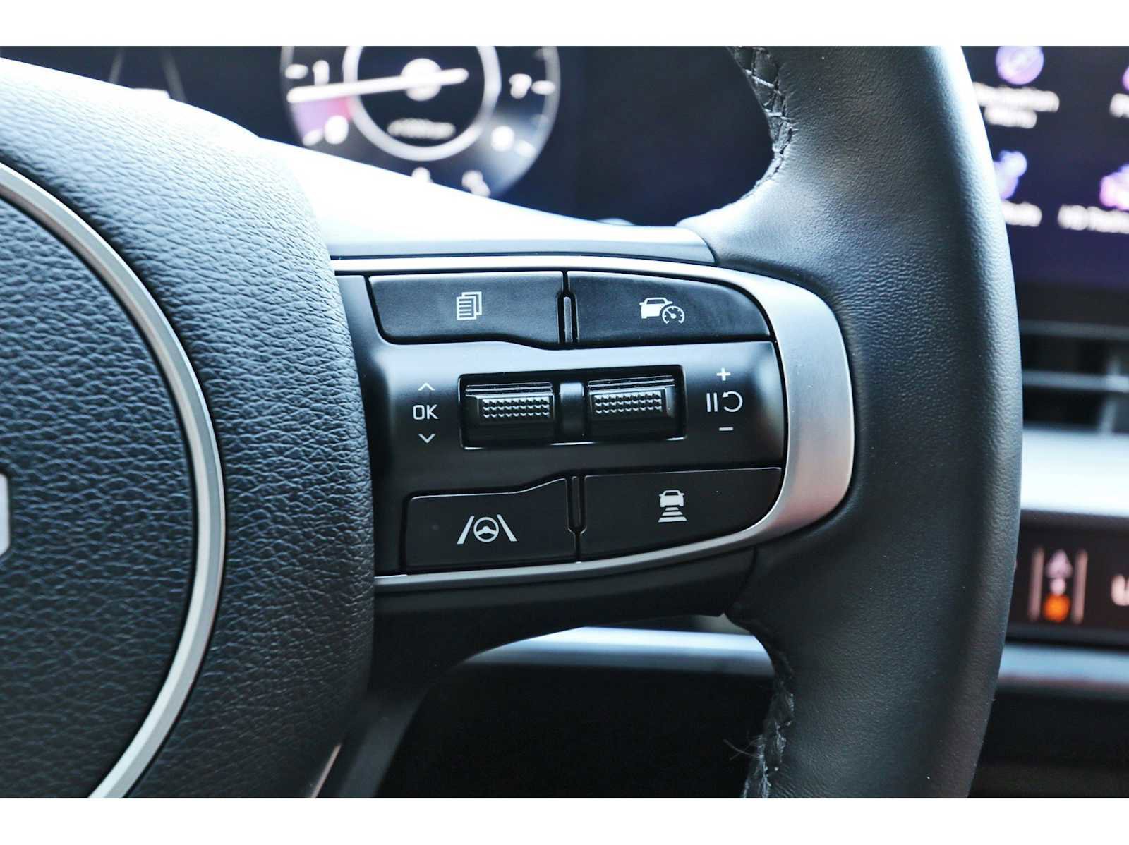 Used 2025 Kia Sportage SX image 16