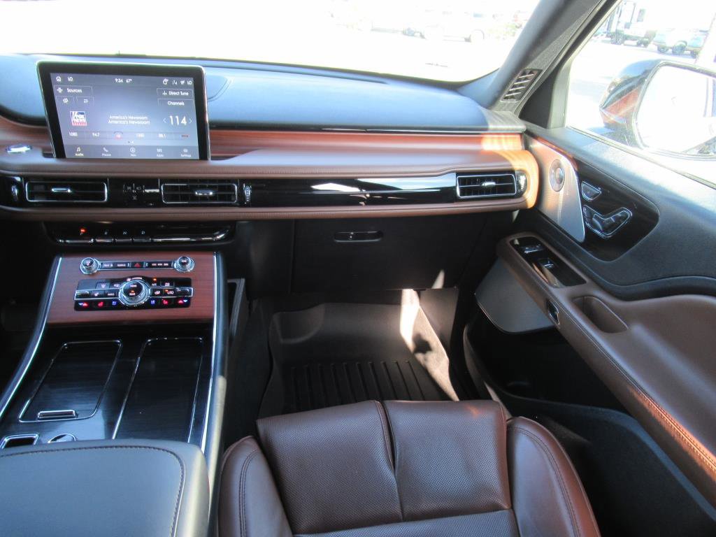 Used 2023 Lincoln Aviator Reserve w/ Equipment Group 201A AWD/4WD image 13