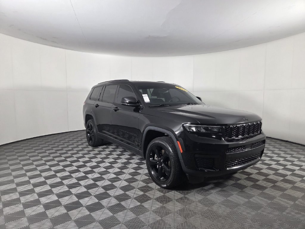Used 2022 Jeep Grand Cherokee L Laredo RWD image 3