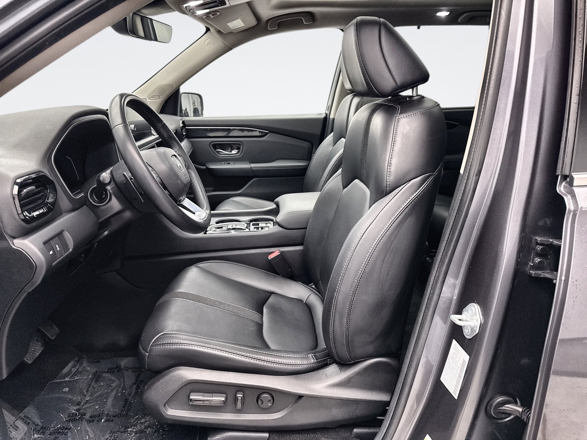 Used 2024 Honda Pilot Touring image 11