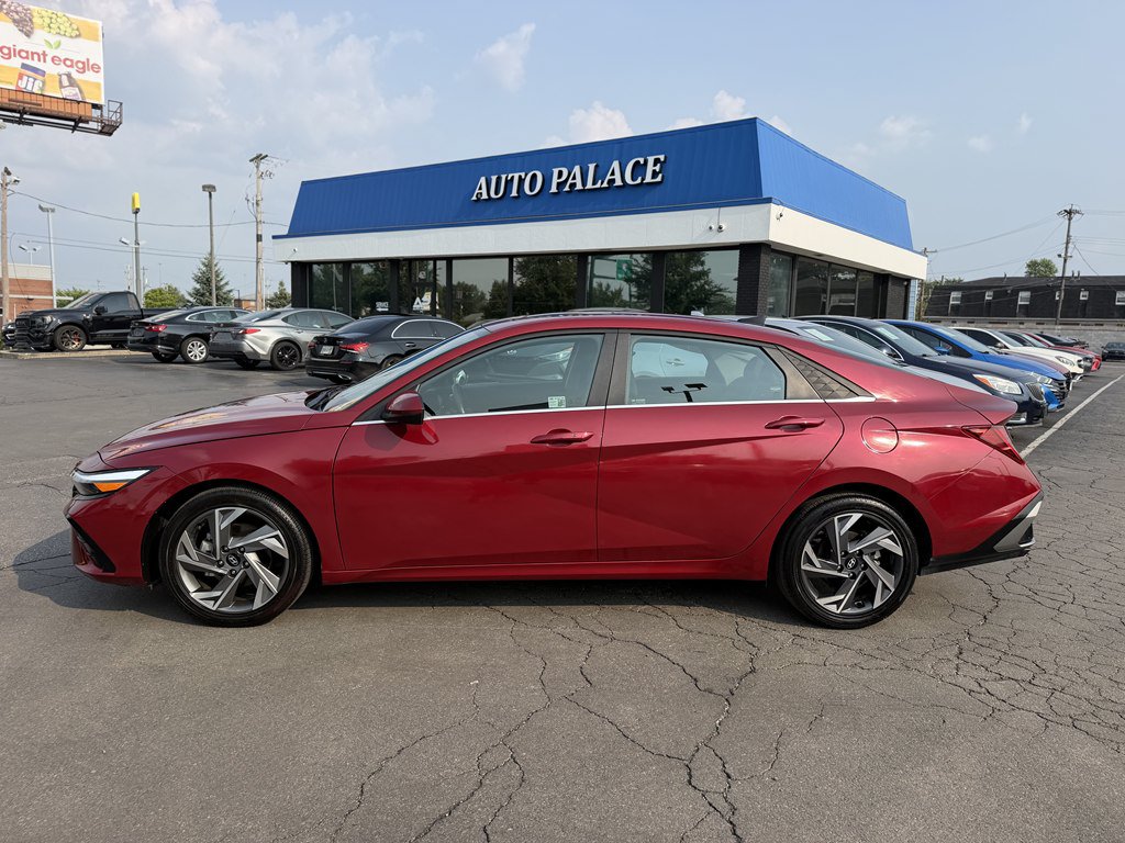 Used 2025 Hyundai Elantra SEL FWD image 7