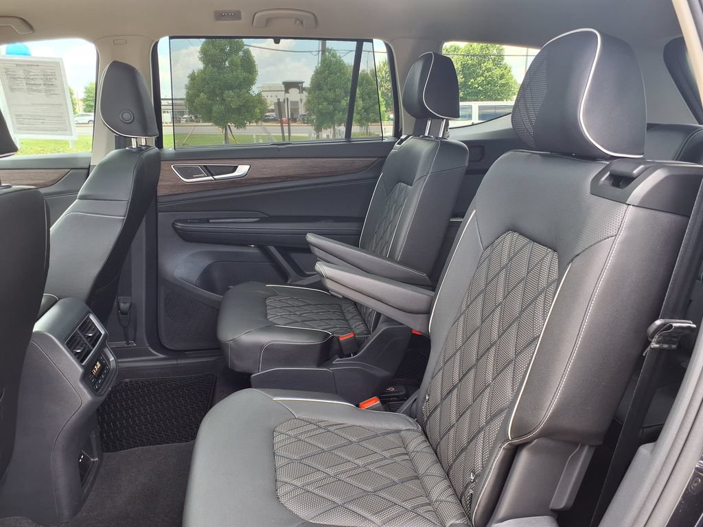 Used 2025 Volkswagen Atlas SEL Premium R-Line AWD/4WD image 20