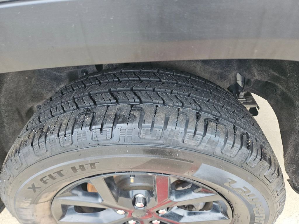 Used 2024 Jeep Grand Cherokee L Laredo AWD/4WD image 26
