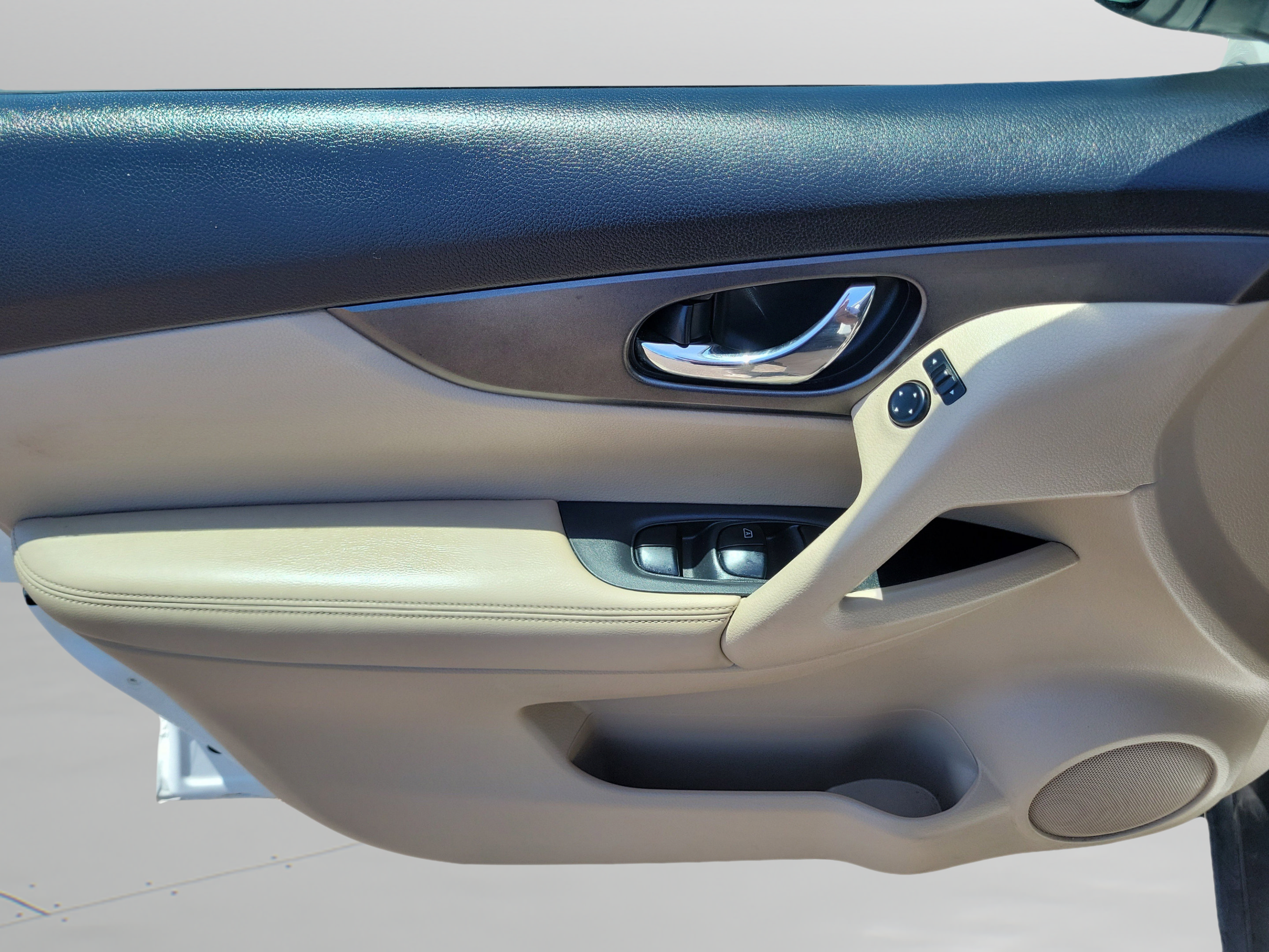 Used 2016 Nissan Rogue SV FWD image 21