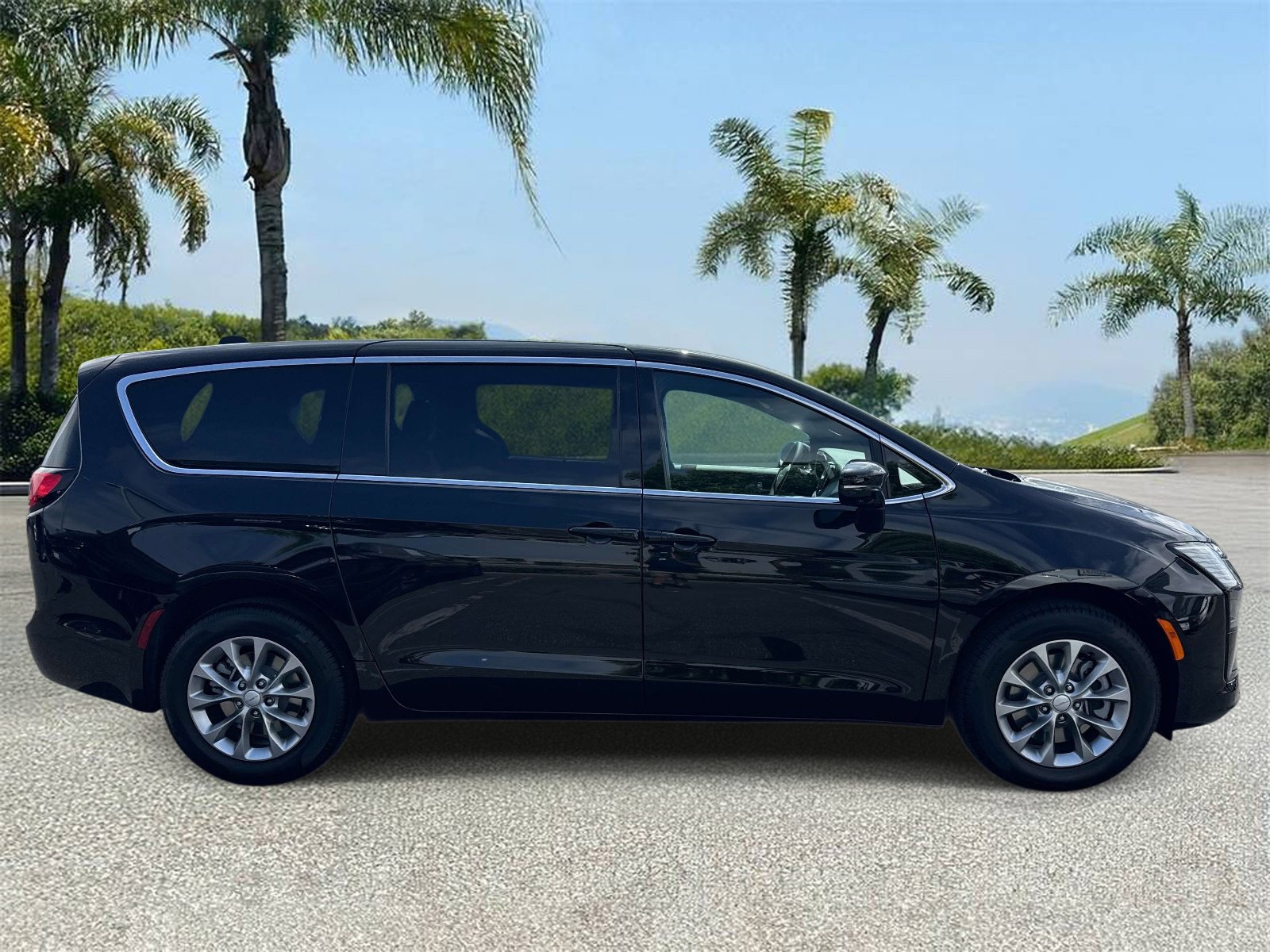 New 2027 Chrysler Pacifica Select w/ Family Tech Group AWD/4WD image 2