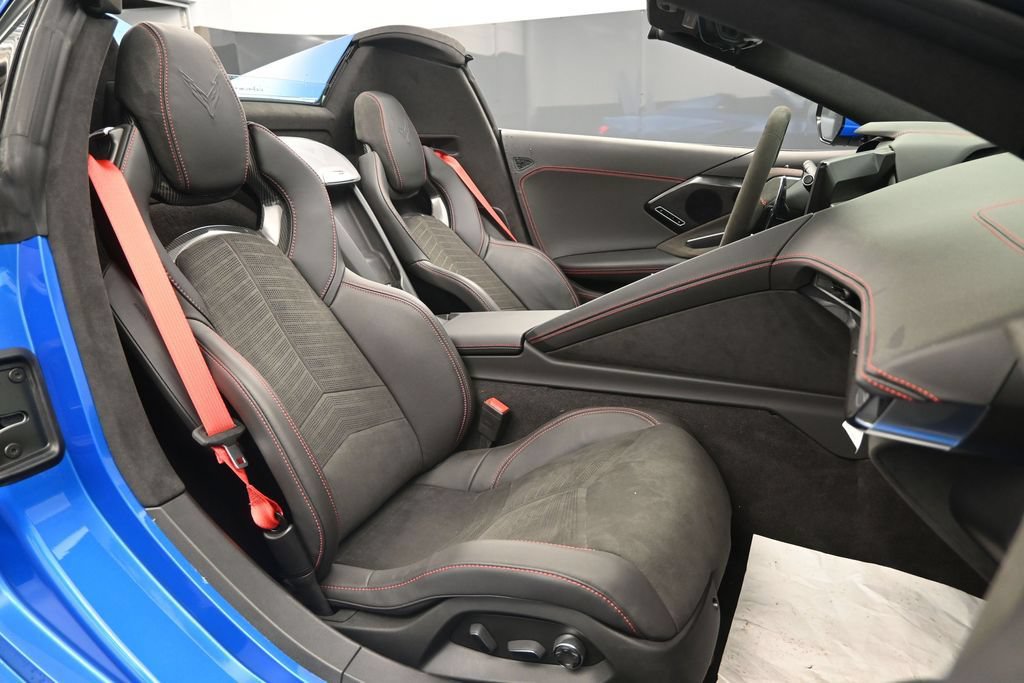Used 2024 Chevrolet Corvette Stingray Premium Conv w/ Stealth Interior Trim Package RWD image 26