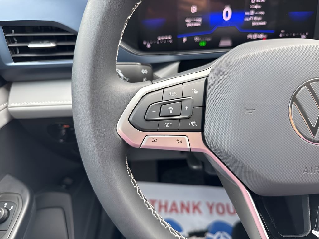 Used 2024 Volkswagen Taos SE image 28