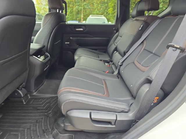 Used 2025 Nissan Armada SL AWD/4WD image 26