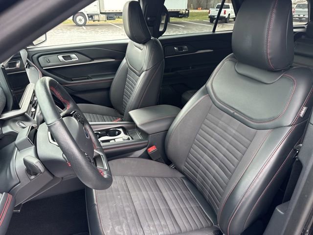 Used 2025 Ford Explorer ST-Line w/ ST-Line Street Pack image 15