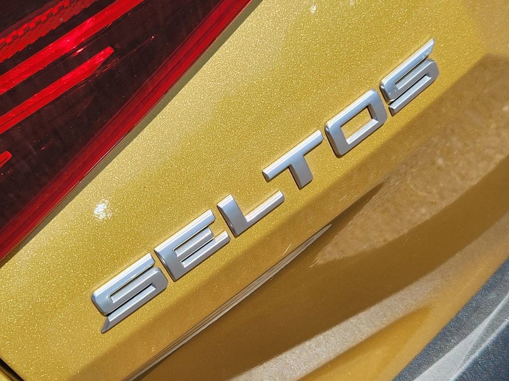 Certified 2022 Kia Seltos SX w/ Sunroof Package AWD/4WD image 15