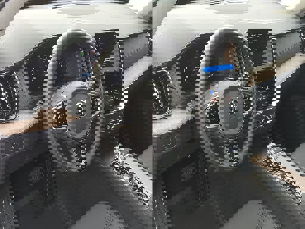 Certified 2025 Volvo XC90 B5 Core w/ Protection Package Premier image 2