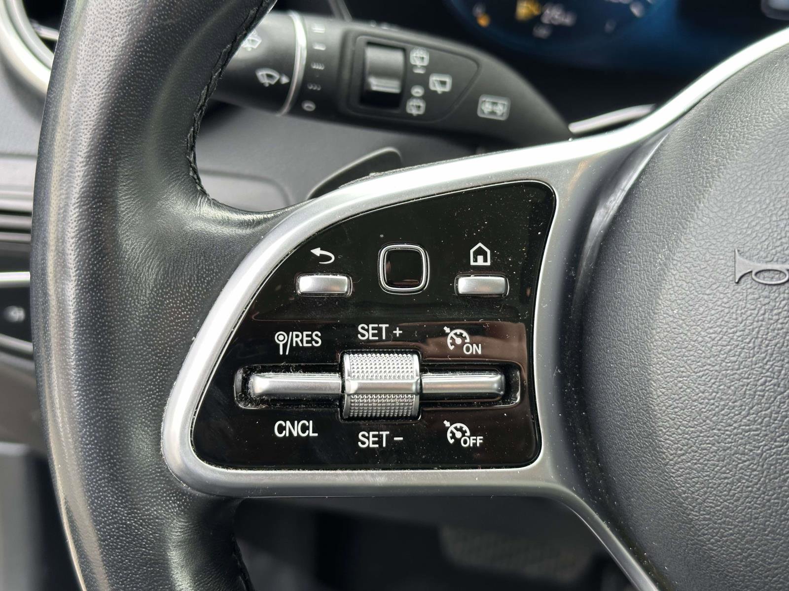 Used 2021 Mercedes-Benz GLC 300 4MATIC image 23