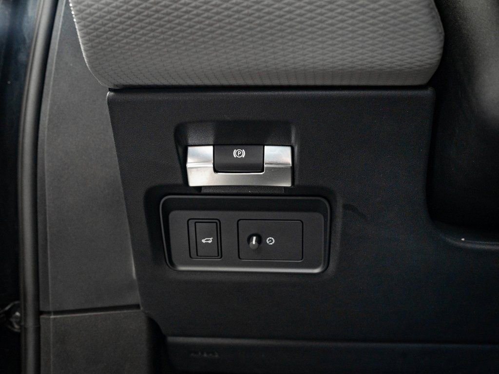 Used 2023 Land Rover Range Rover Evoque R-Dynamic S image 40