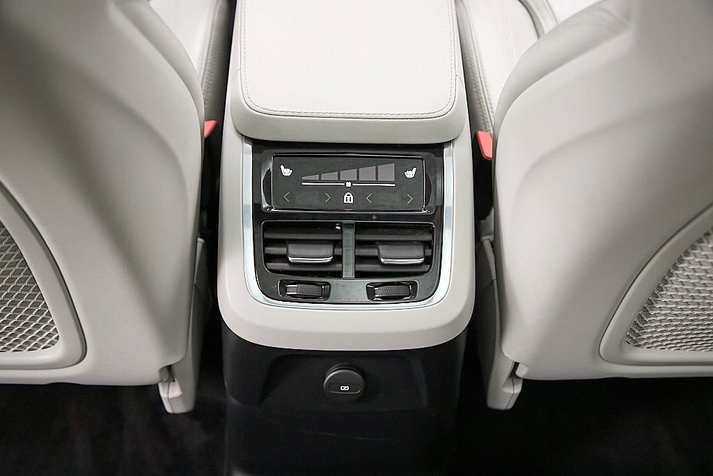 Certified 2023 Volvo XC90 T8 Ultimate image 27