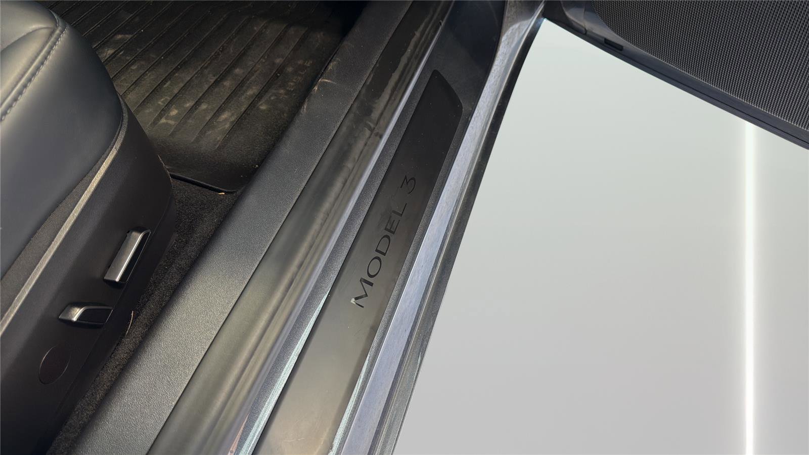 Used 2023 Tesla Model 3 Standard Range image 20