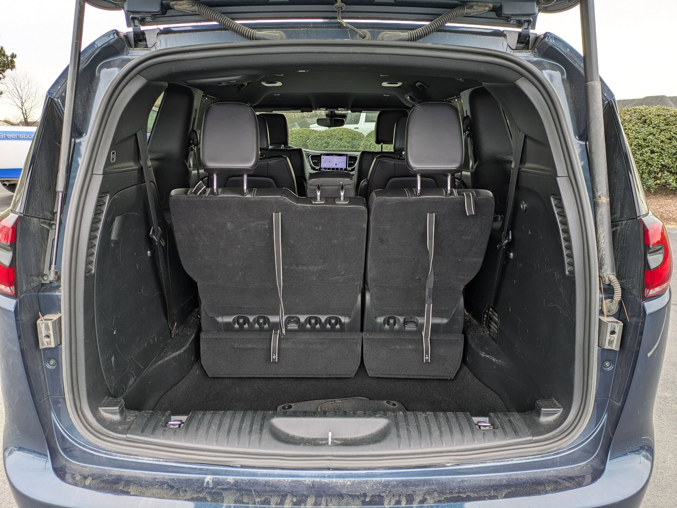 Used 2025 Chrysler Pacifica Select image 36