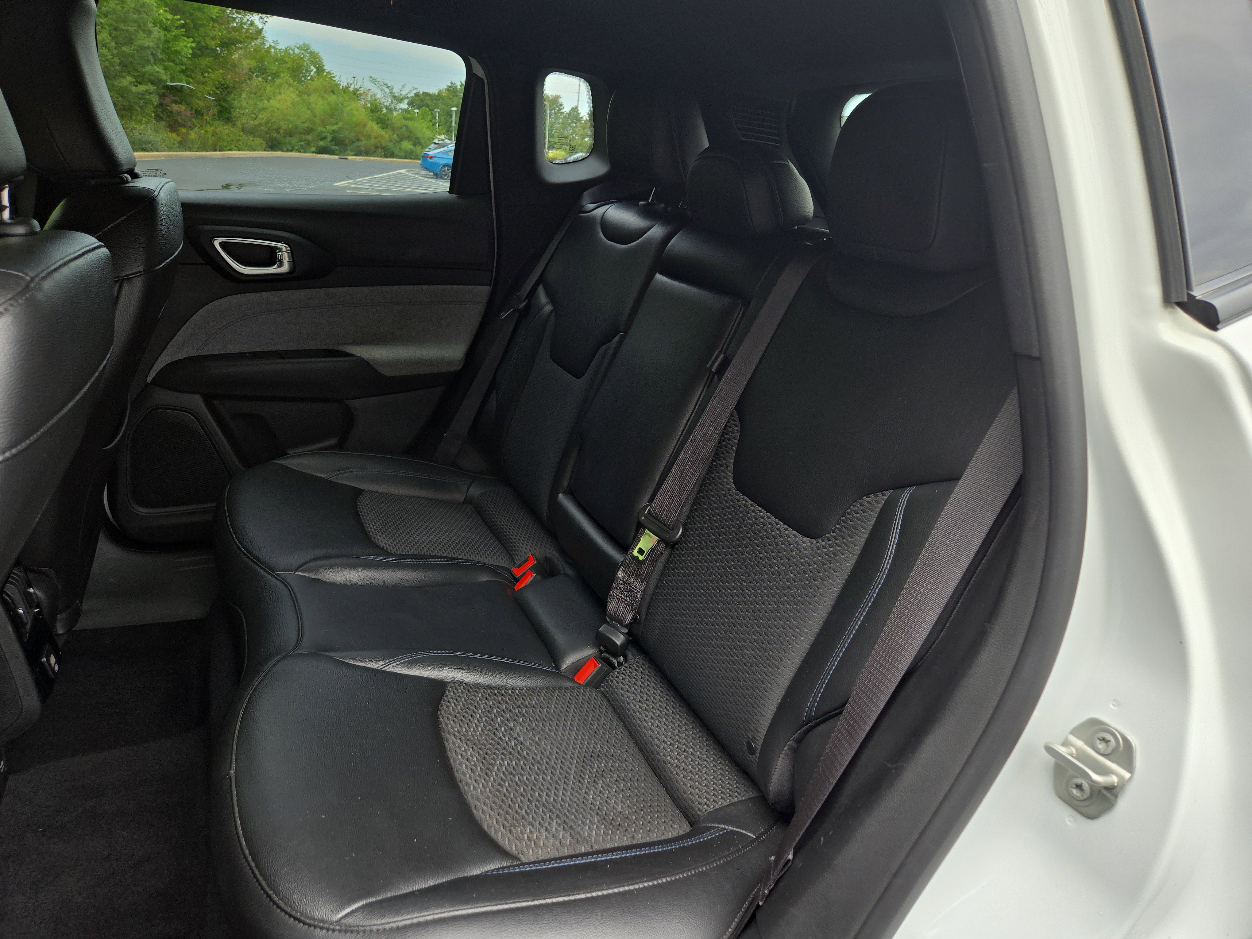 Used 2024 Jeep Compass Latitude image 25