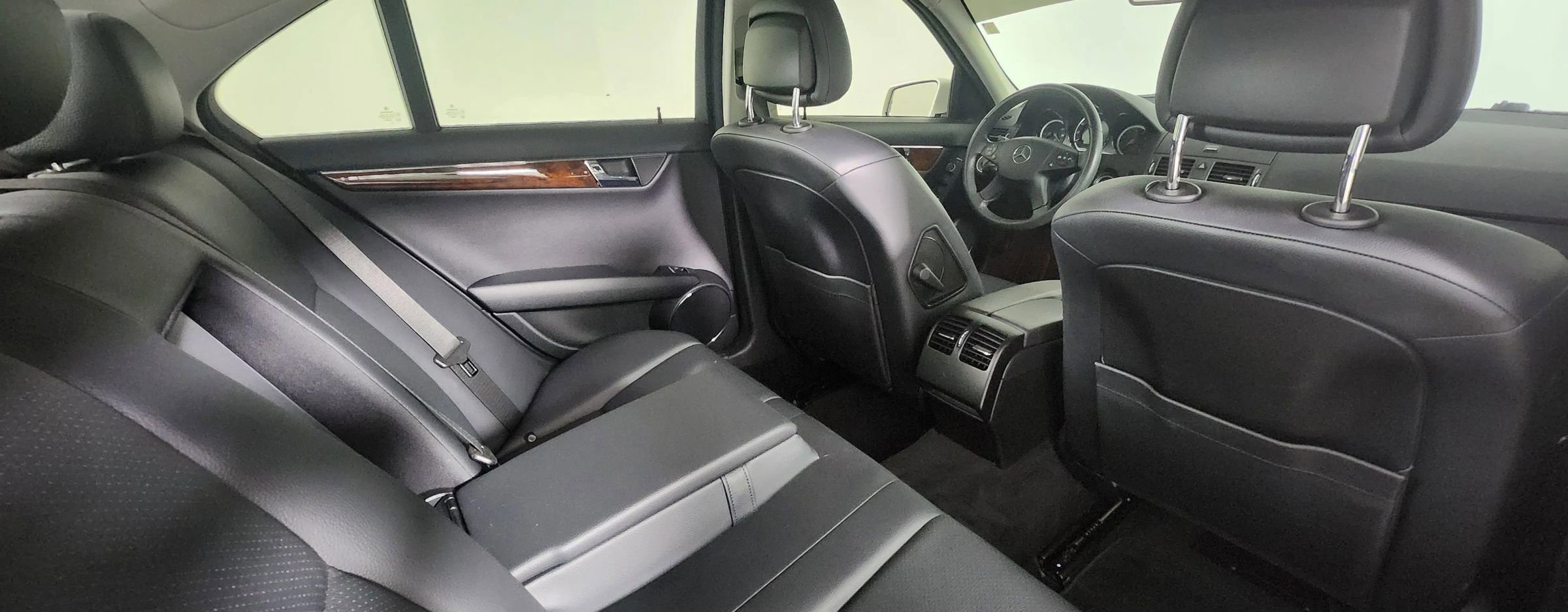 Used 2010 Mercedes-Benz C 300 C 300 Luxury Sedan 4D image 16