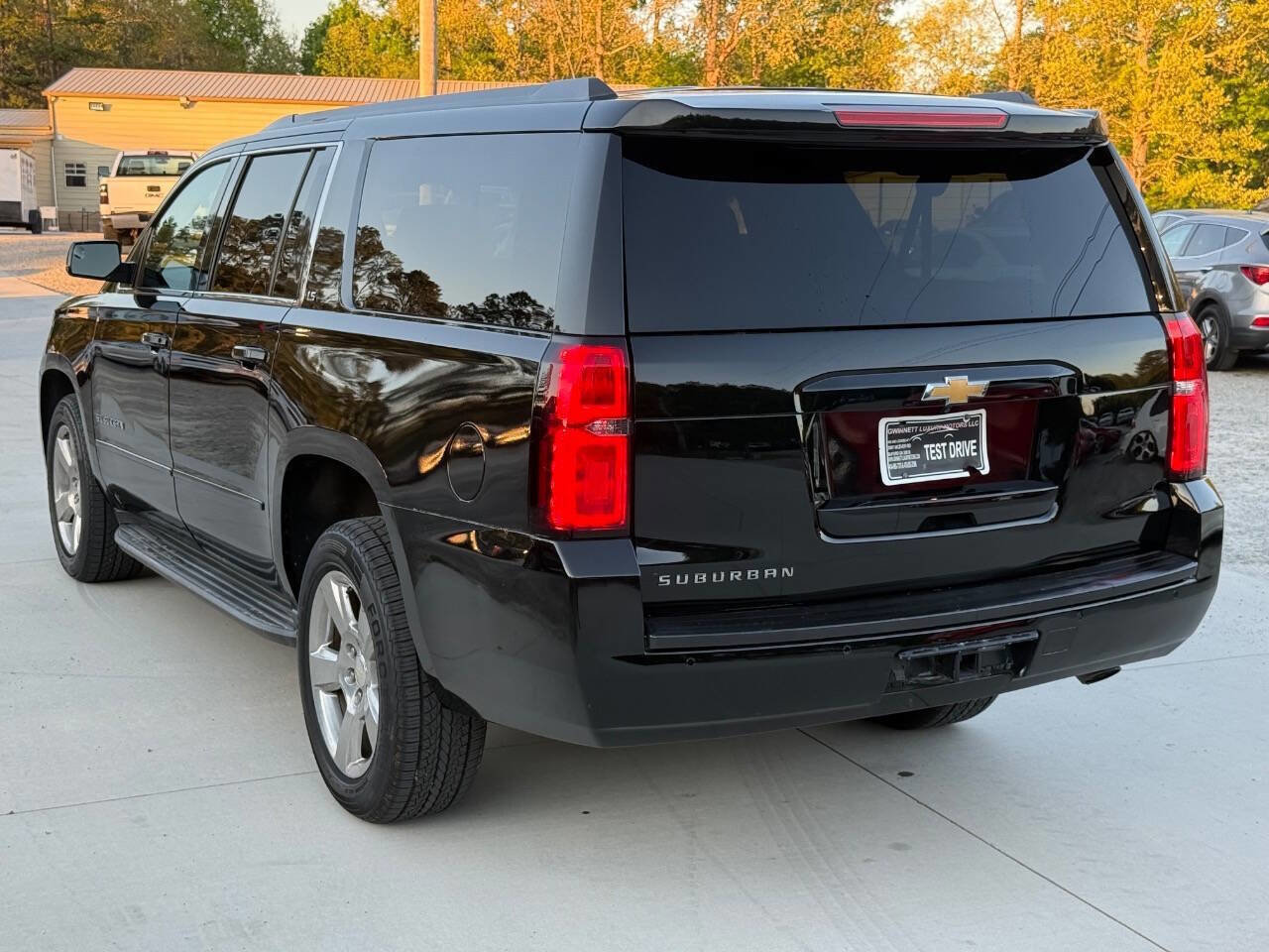 Used 2016 Chevrolet Suburban LS RWD image 6