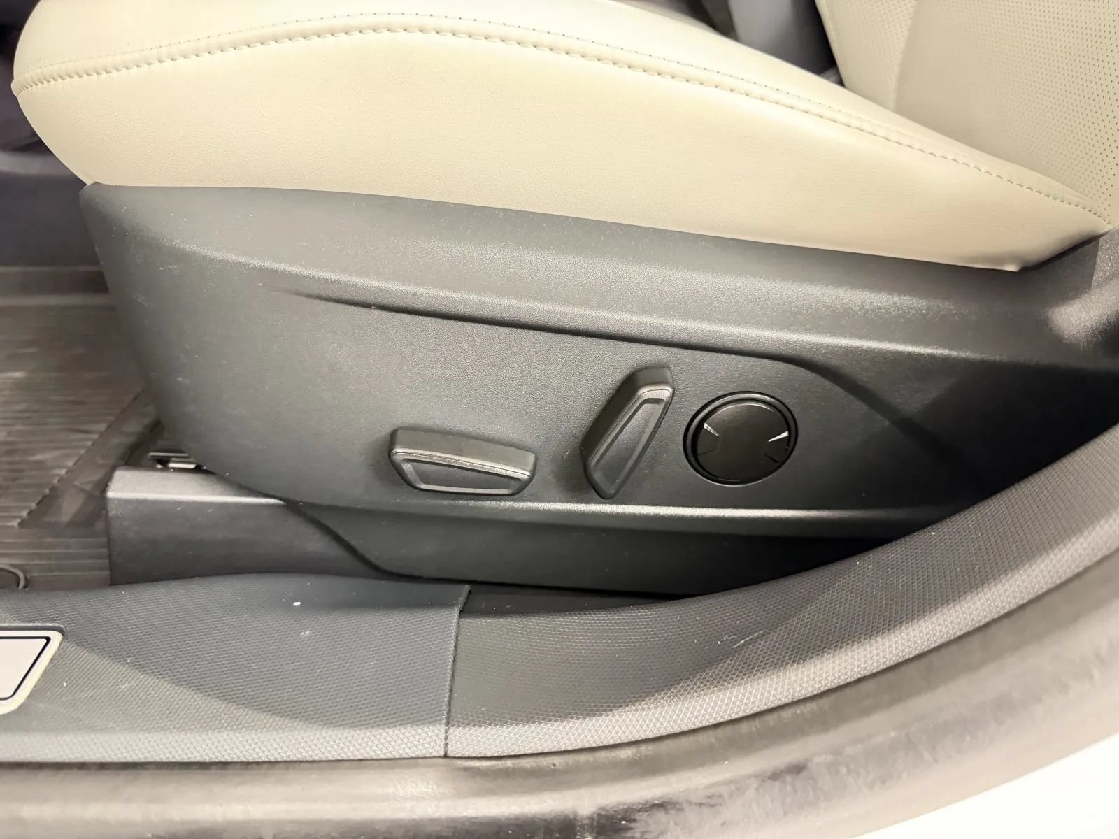Used 2022 Ford Mustang Mach-E Premium w/ Ice White Appearance Package RWD image 13