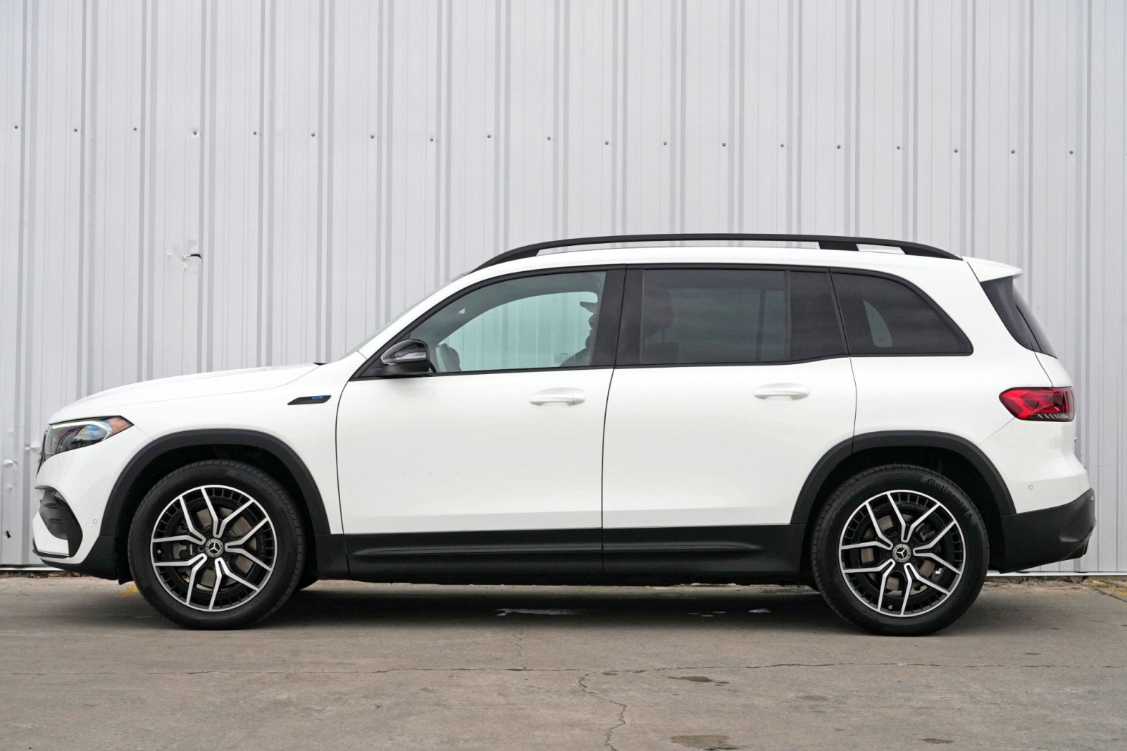 Used 2022 Mercedes-Benz EQB 350 4MATIC image 8