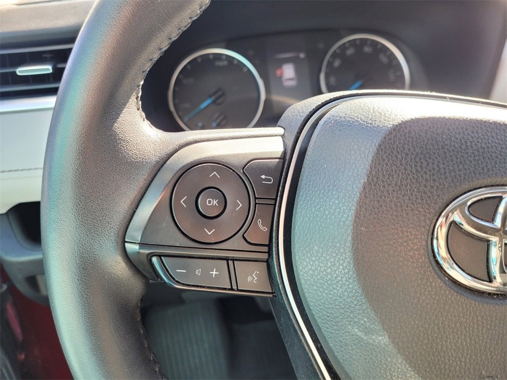 Used 2022 Toyota RAV4 XLE Premium image 9