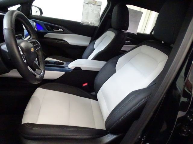 Used 2025 Chevrolet Equinox EV LT image 2