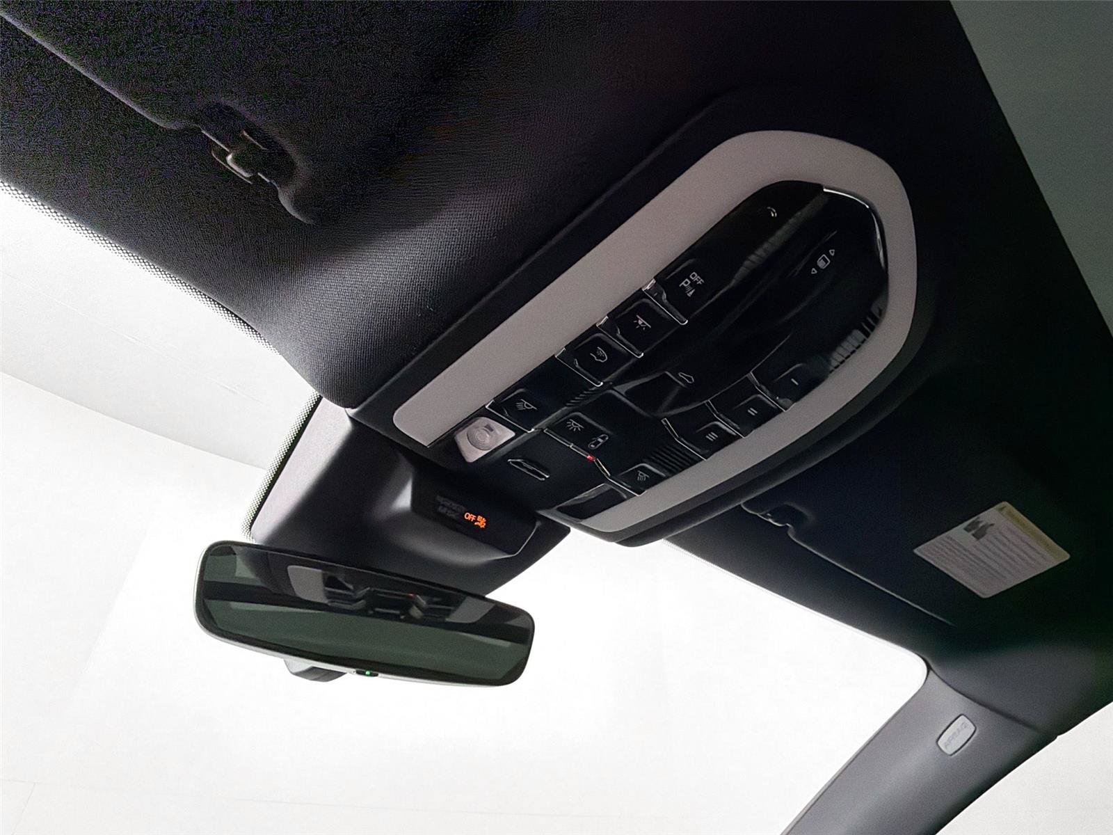 Certified 2025 Porsche Macan S AWD/4WD image 25