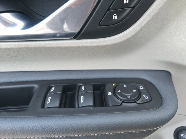 Used 2023 GMC Terrain Denali image 39