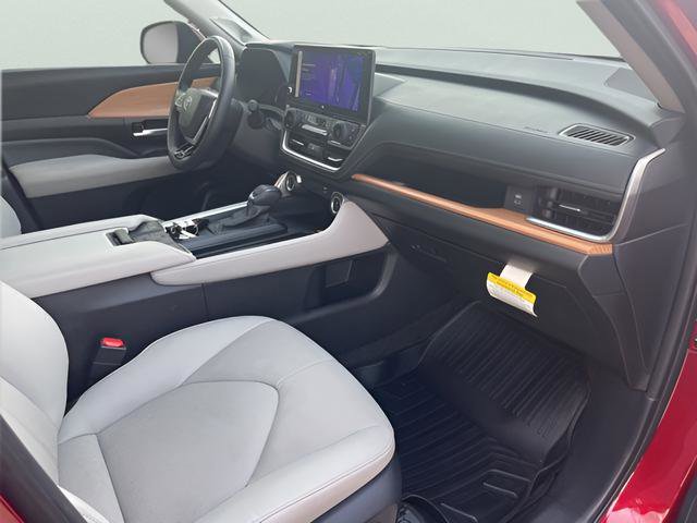 Used 2024 Toyota Grand Highlander Limited image 25