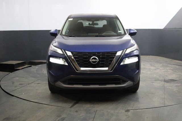 Used 2023 Nissan Rogue SV image 3