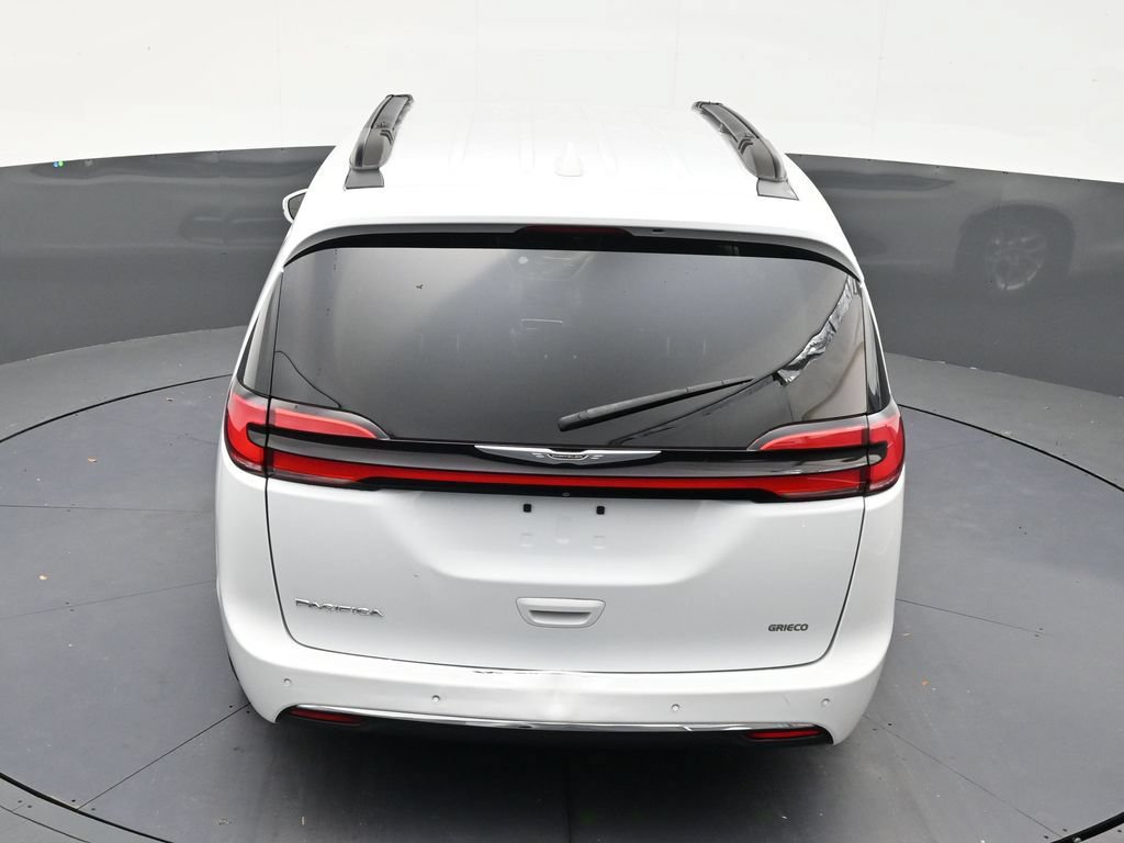 Used 2022 Chrysler Pacifica Touring-L FWD image 15
