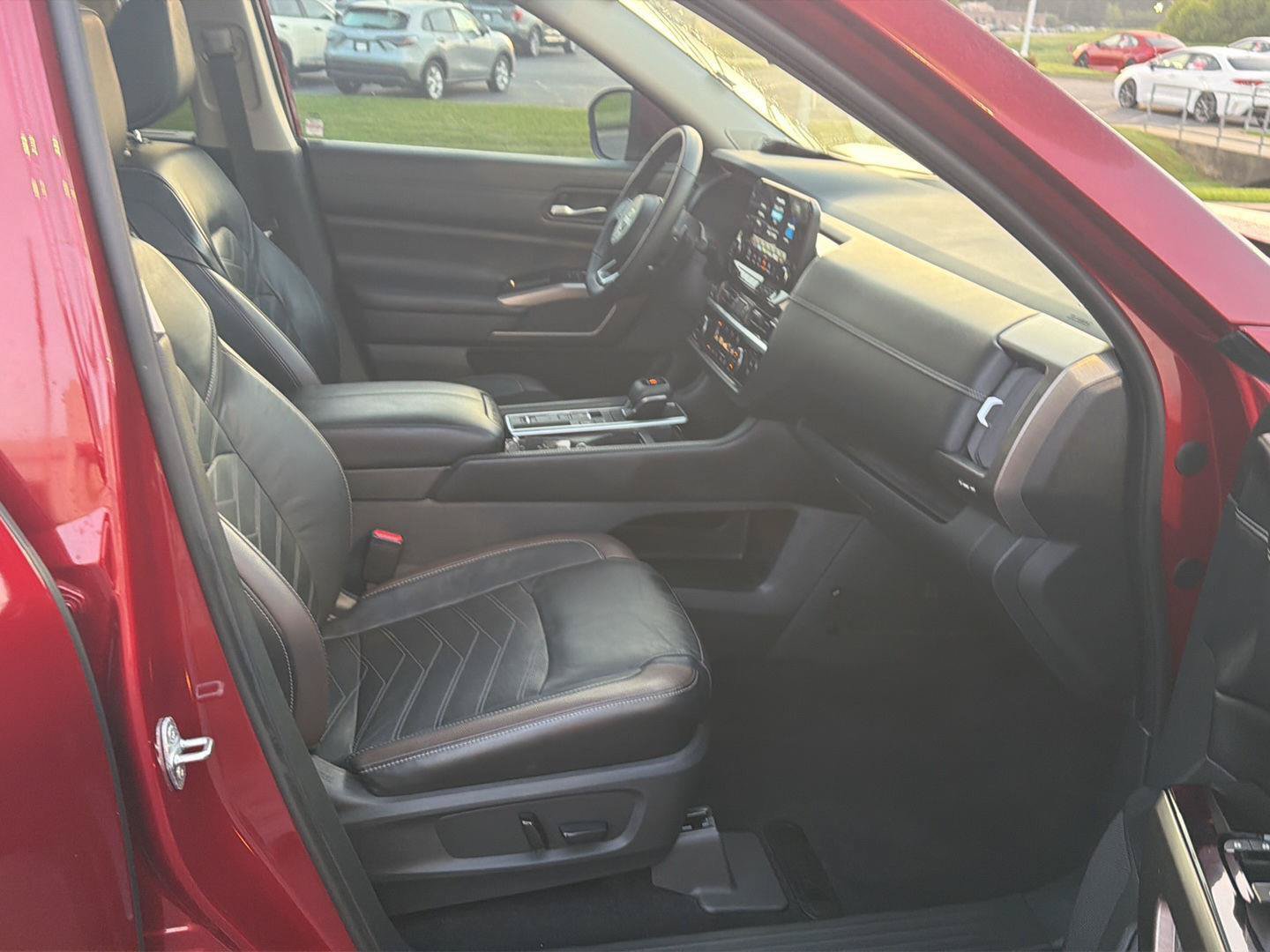Used 2022 Nissan Pathfinder Platinum w/ Cargo Package FWD image 15