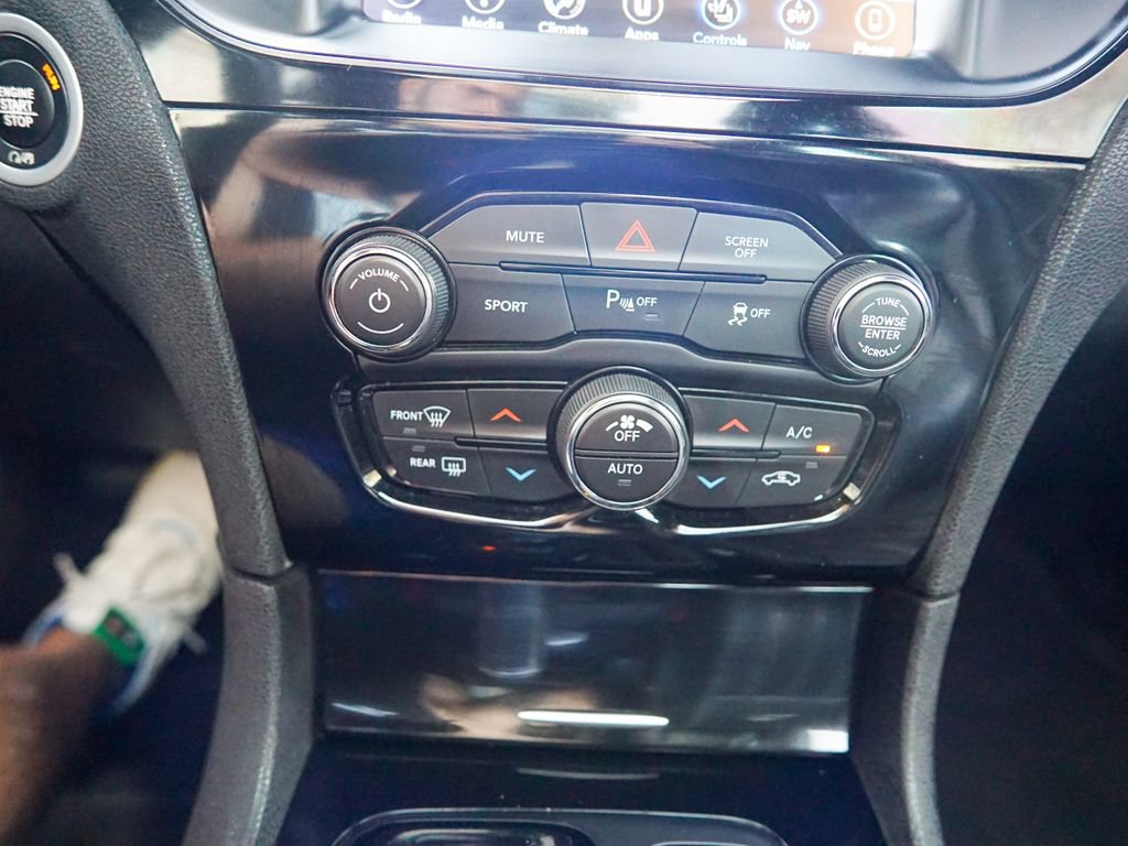Used 2018 Chrysler 300 S w/ 300S Premium Group RWD image 27
