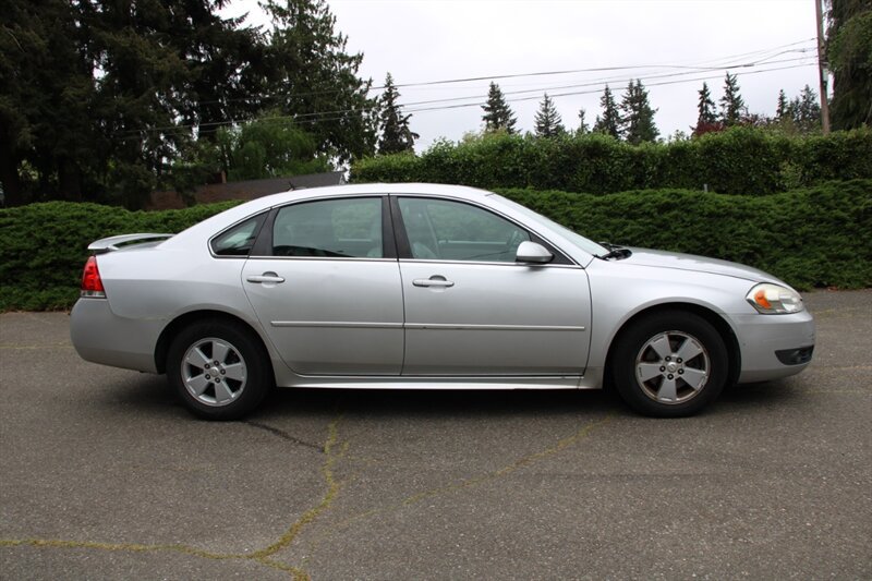Used 2010 Chevrolet Impala LT w/ Luxury Edition Package FWD image 12