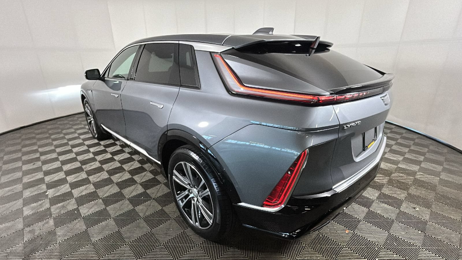 Used 2023 Cadillac Lyriq AWD image 5