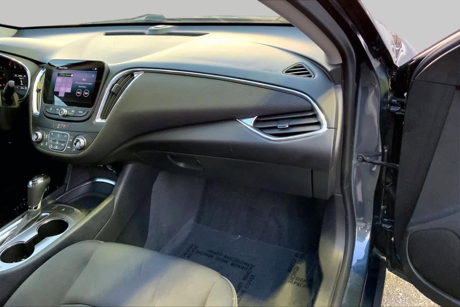 Used 2020 Chevrolet Malibu LT FWD image 18