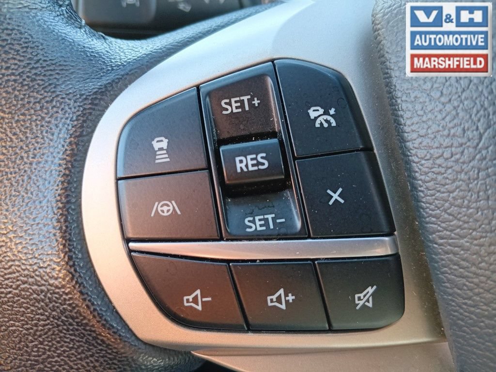 Used 2022 Ford Explorer XLT w/ Equipment Group 202A AWD/4WD image 5