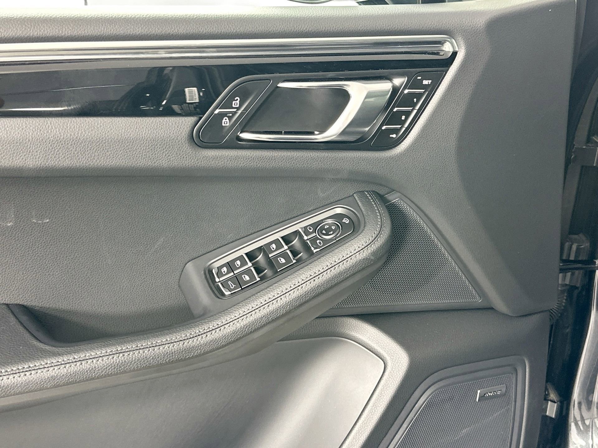 Certified 2025 Porsche Macan image 31