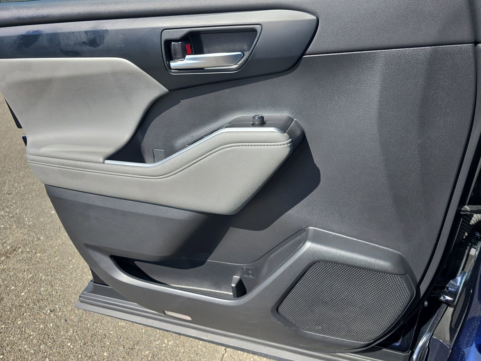 Used 2021 Toyota Highlander XLE image 32