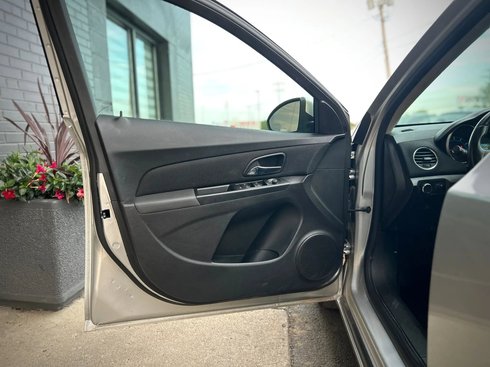 Used 2014 Chevrolet Cruze LT image 7