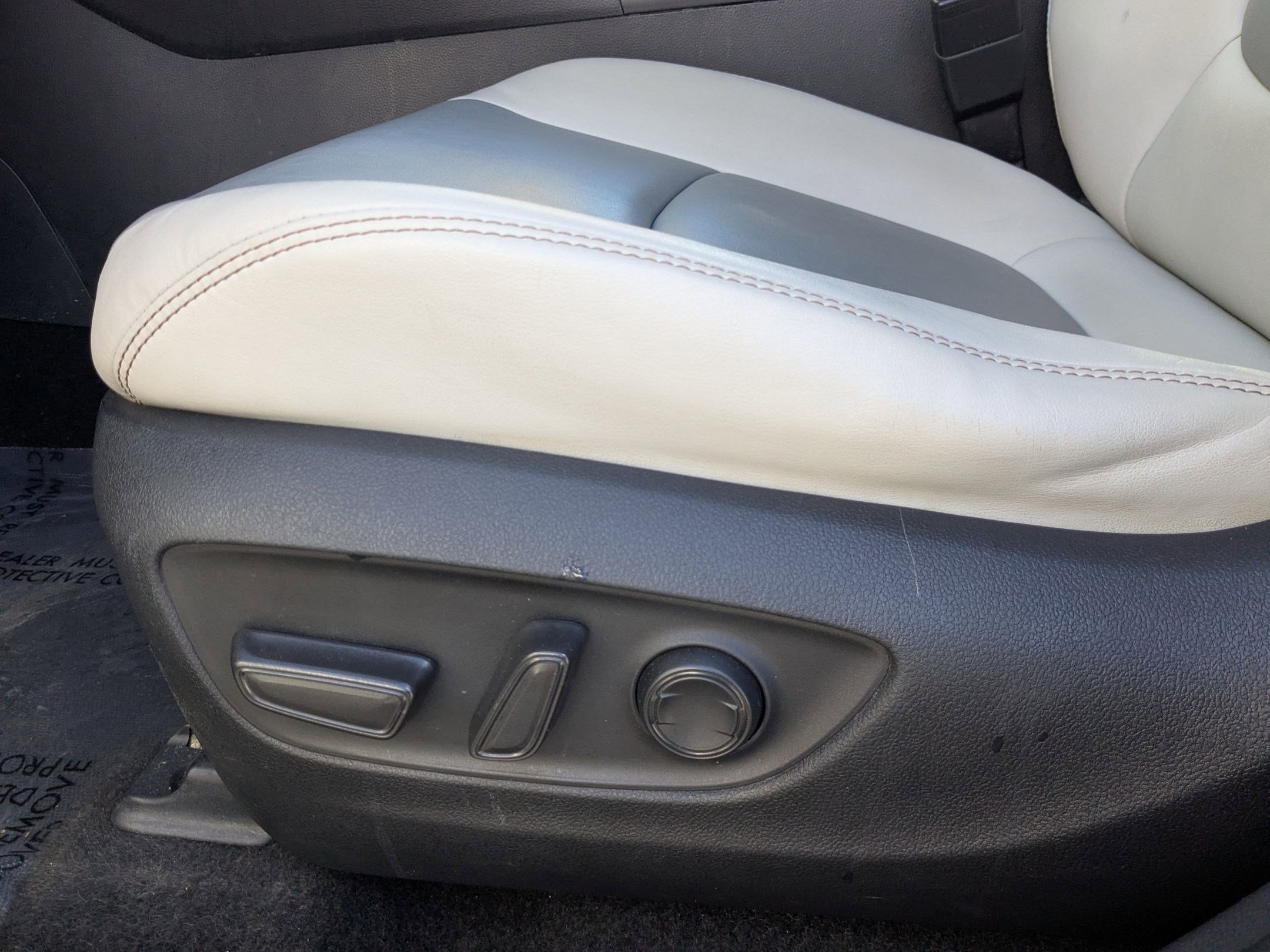 Used 2021 Toyota RAV4 XLE Premium image 31